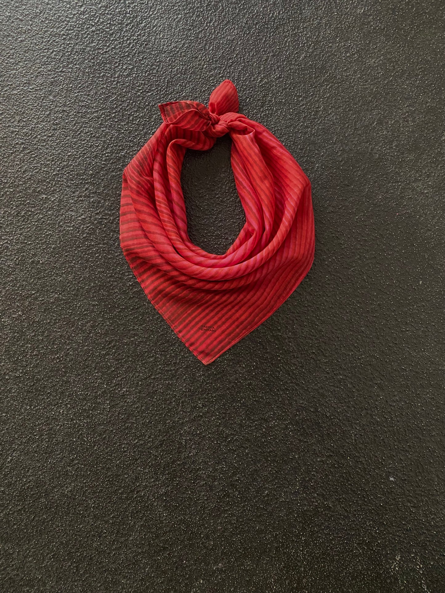 Tuch Red Shades