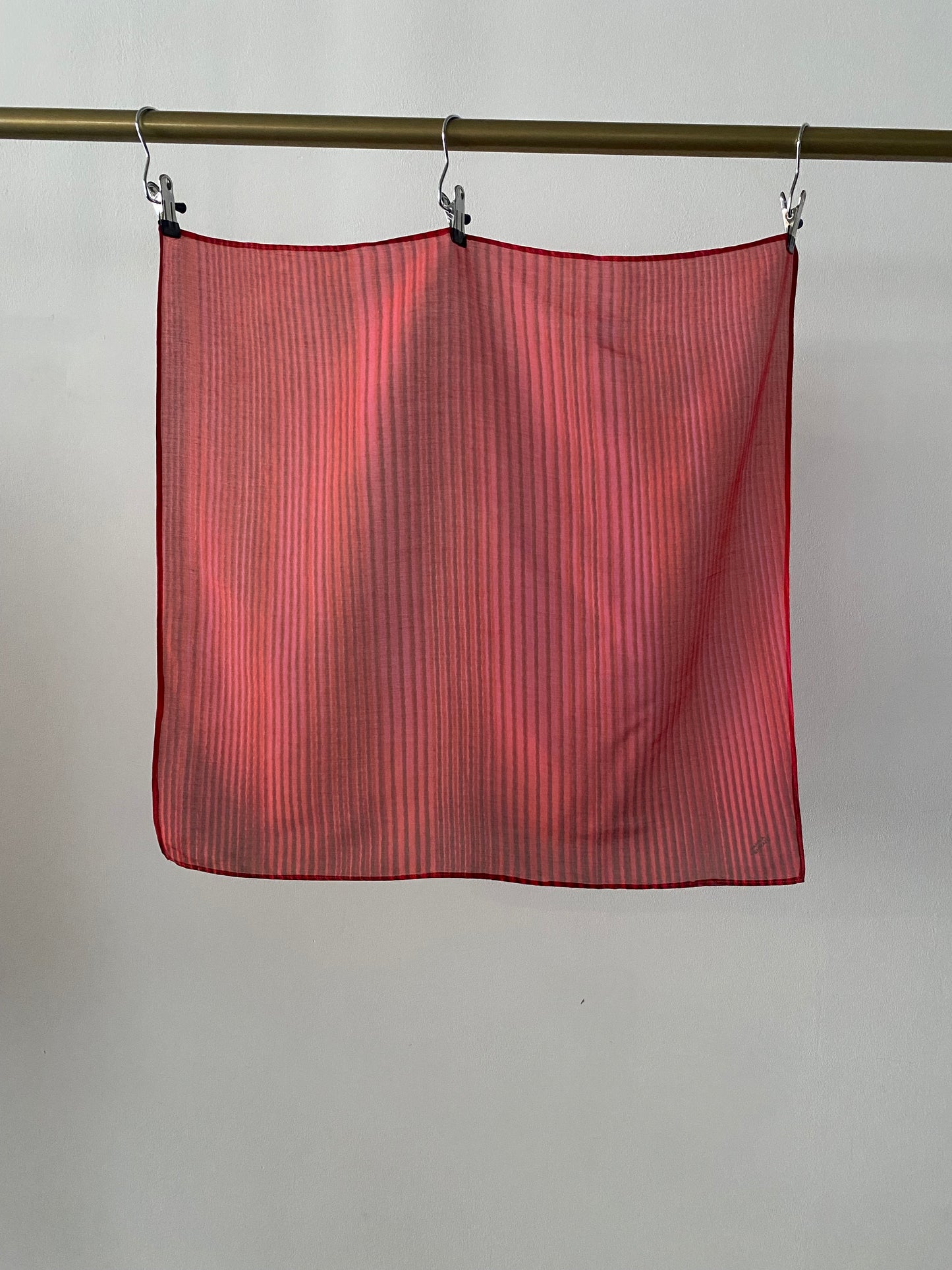 Tuch Red Shades