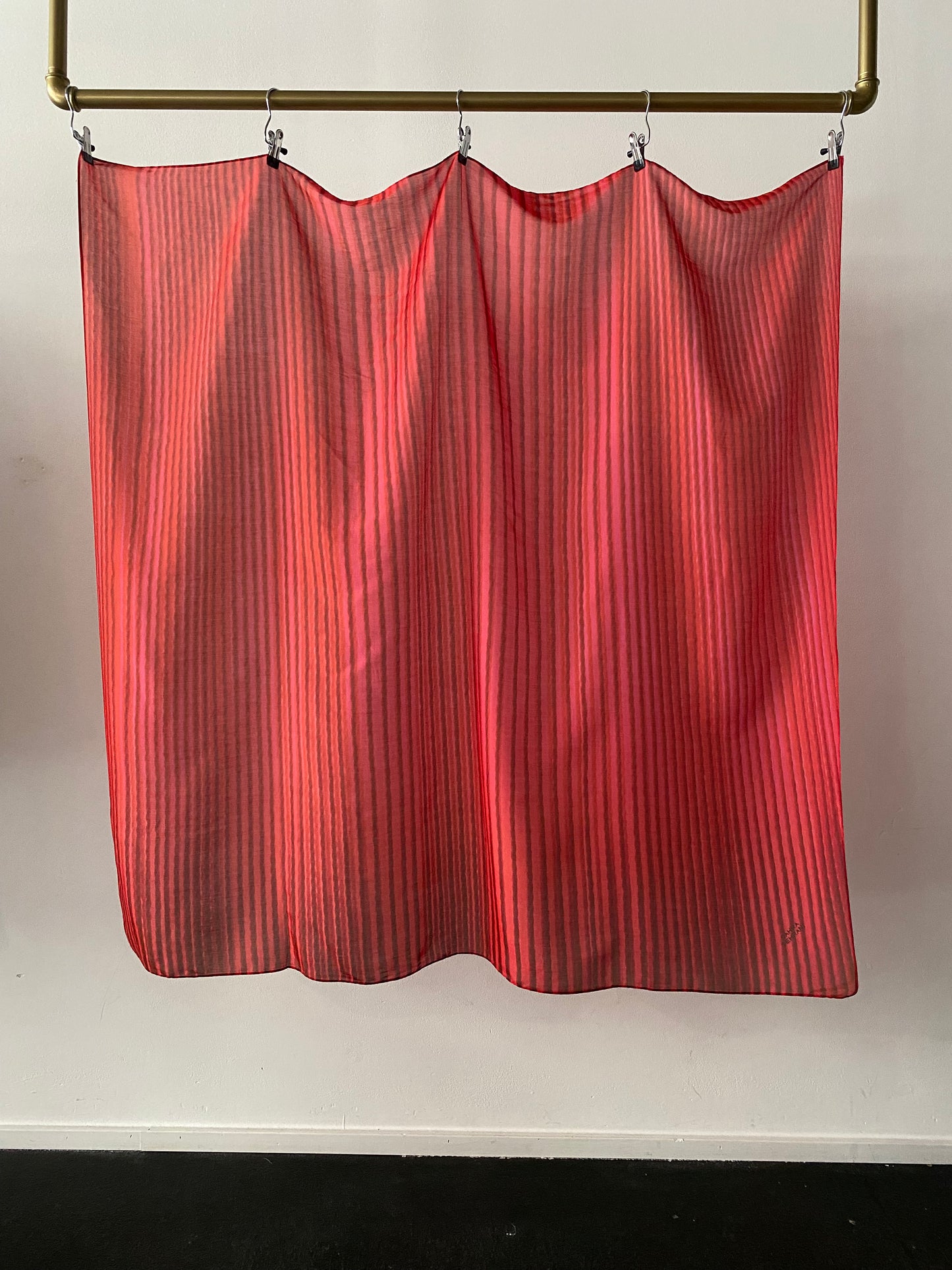 Tuch Red Shades