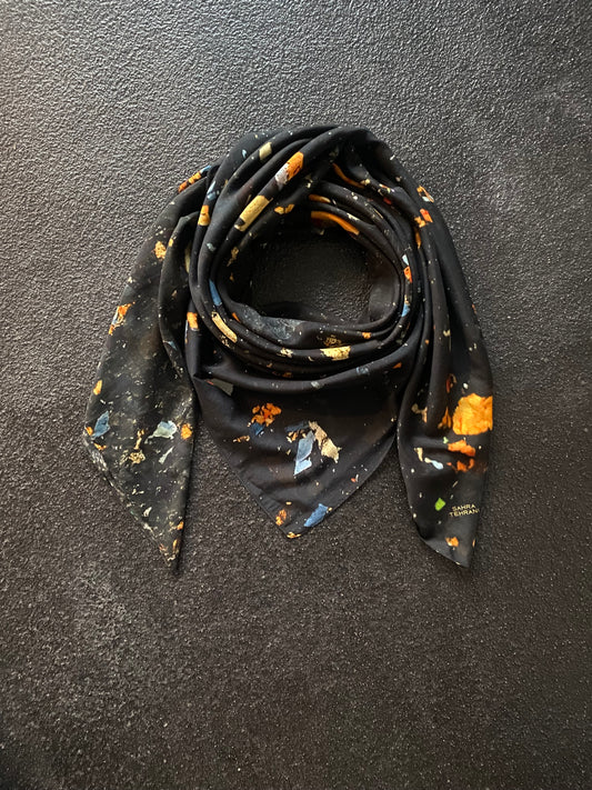 Scarf Dark Flakes