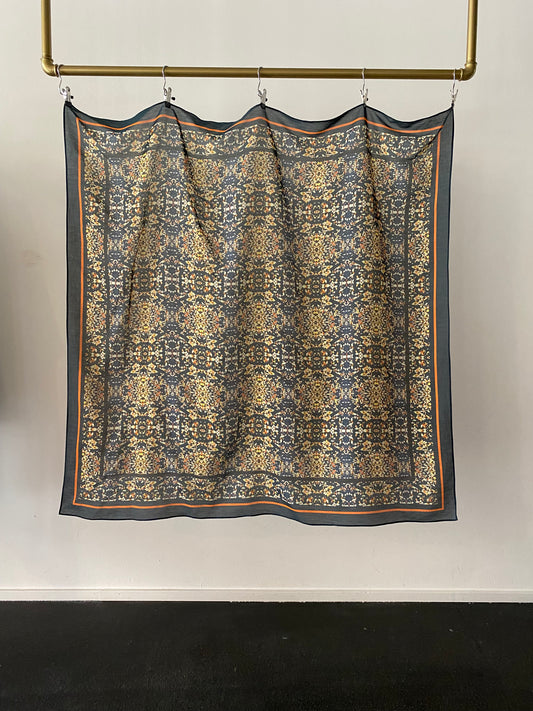 Scarf Leaves
